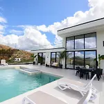 Villa 30 *
