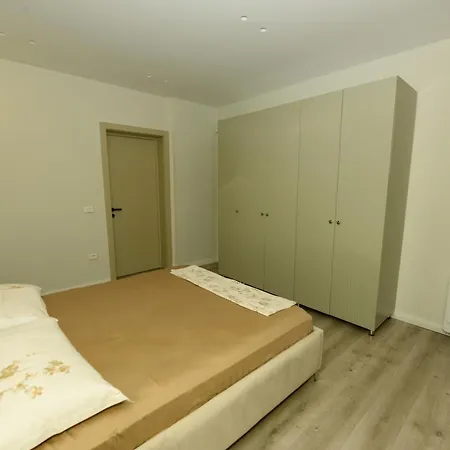 30 Luxury Place Vlore Fshati i Ri