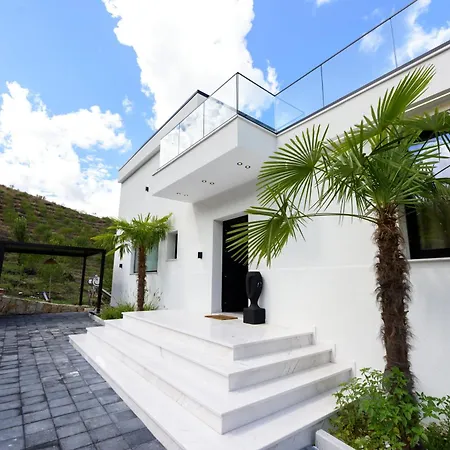 30 Luxury Place Vlore * Fshati i Ri