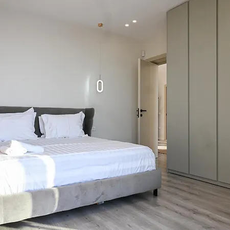 Villa 30 Luxury Place Vlore
