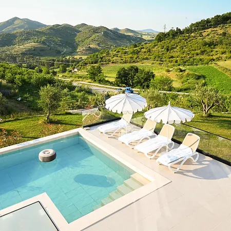 Villa 30 Luxury Place Vlore *